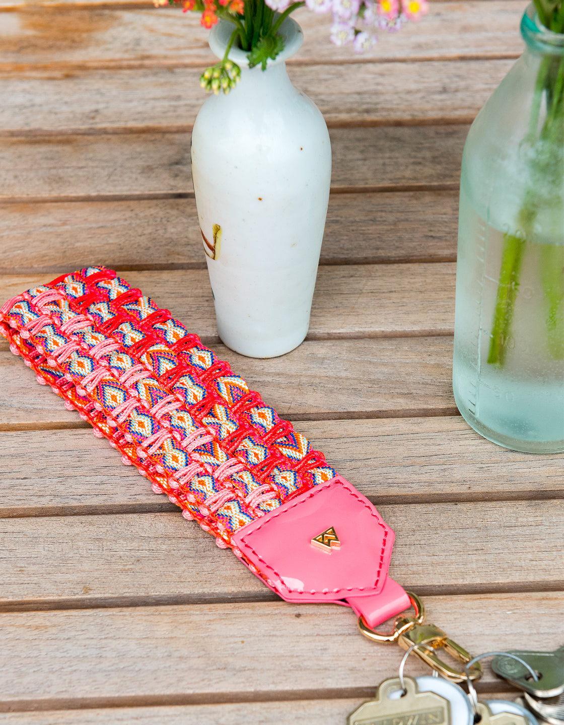 Keep on Cruisin Keychain in Coral with keys 