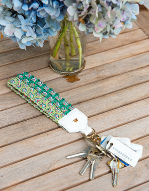 Load image into Gallery viewer, Top View Keep on Cruisin Keychain in White with Keys #color_white
